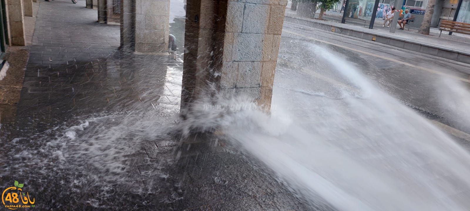يافا: انفجار أنبوب مياه وتدفق كميات كبيرة الى الشارع 